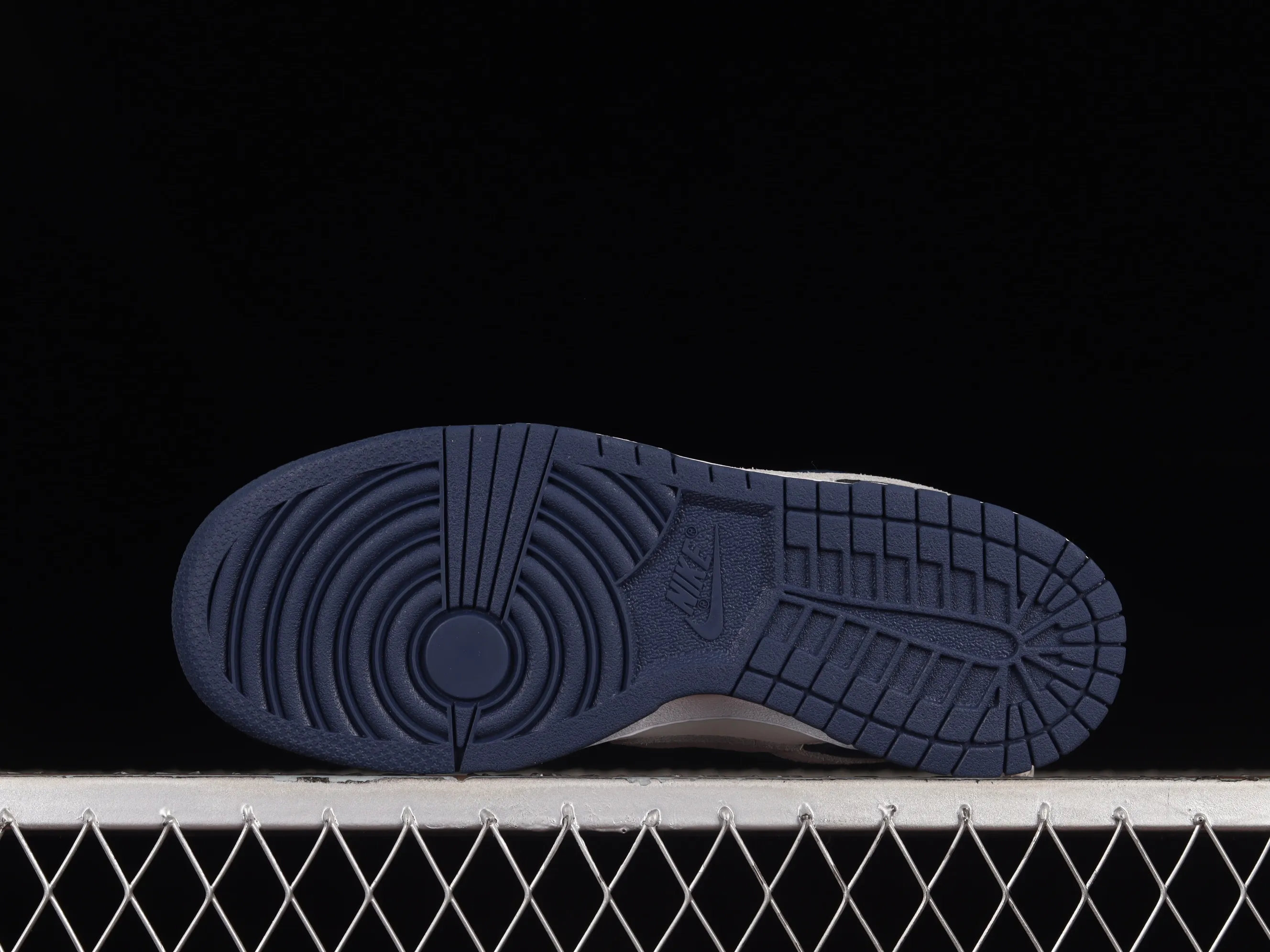 All categories Nk SB Dunk series Nk SB Dunk Low low-top sneakers Nk Dunk Low "Midnight Navy" blue and white SB low-top sports and leisure sneakers FD9749-400